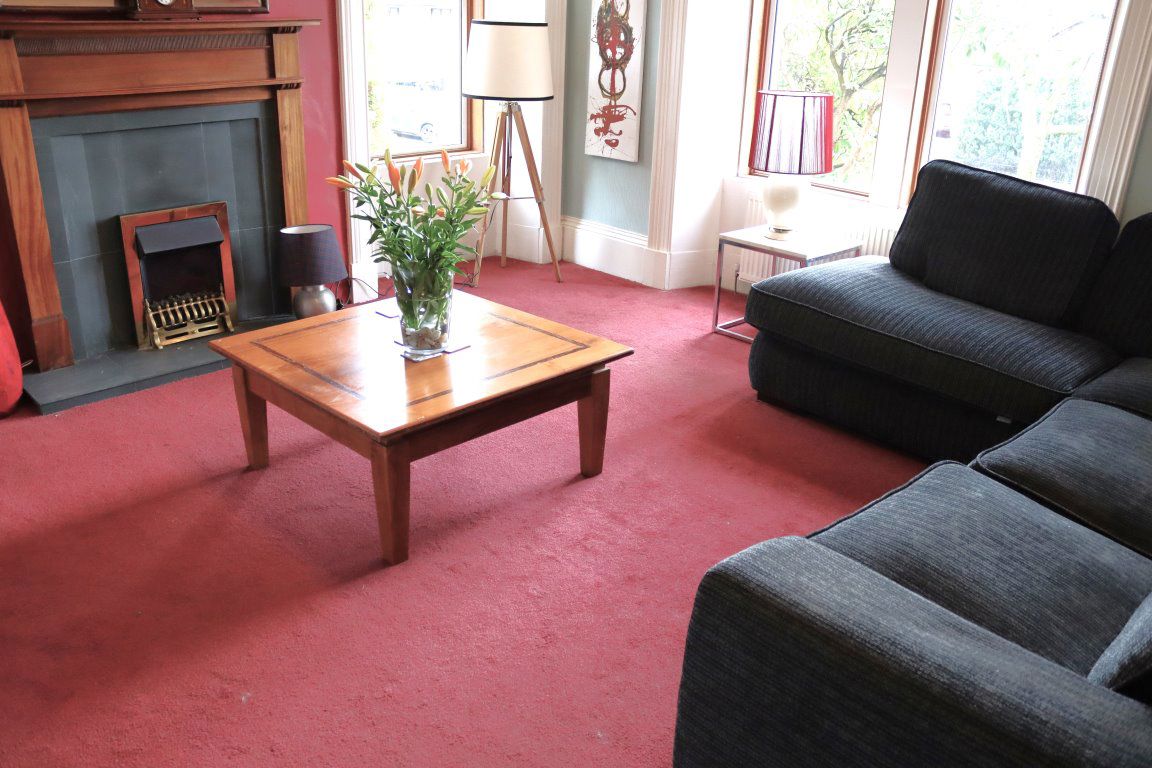 Flat Duntocher Road in Clydebank