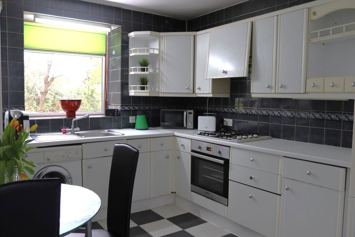 Flat Duntocher Road in Clydebank