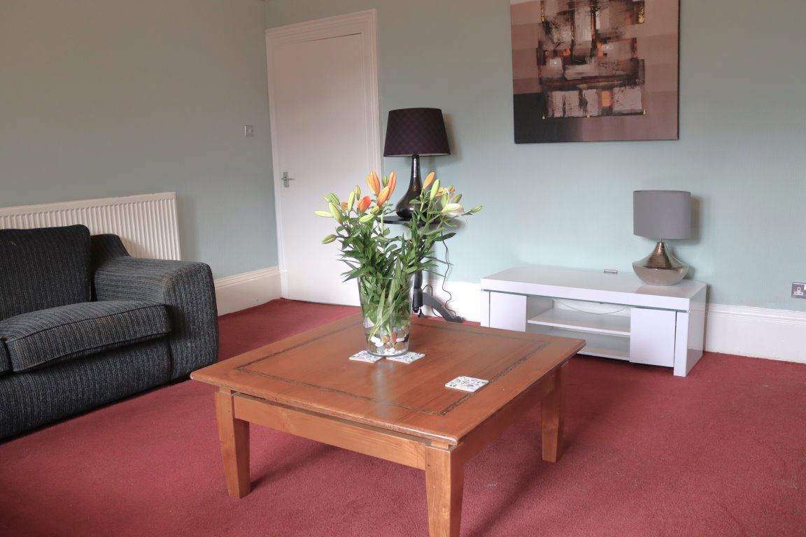 Flat Duntocher Road in Clydebank