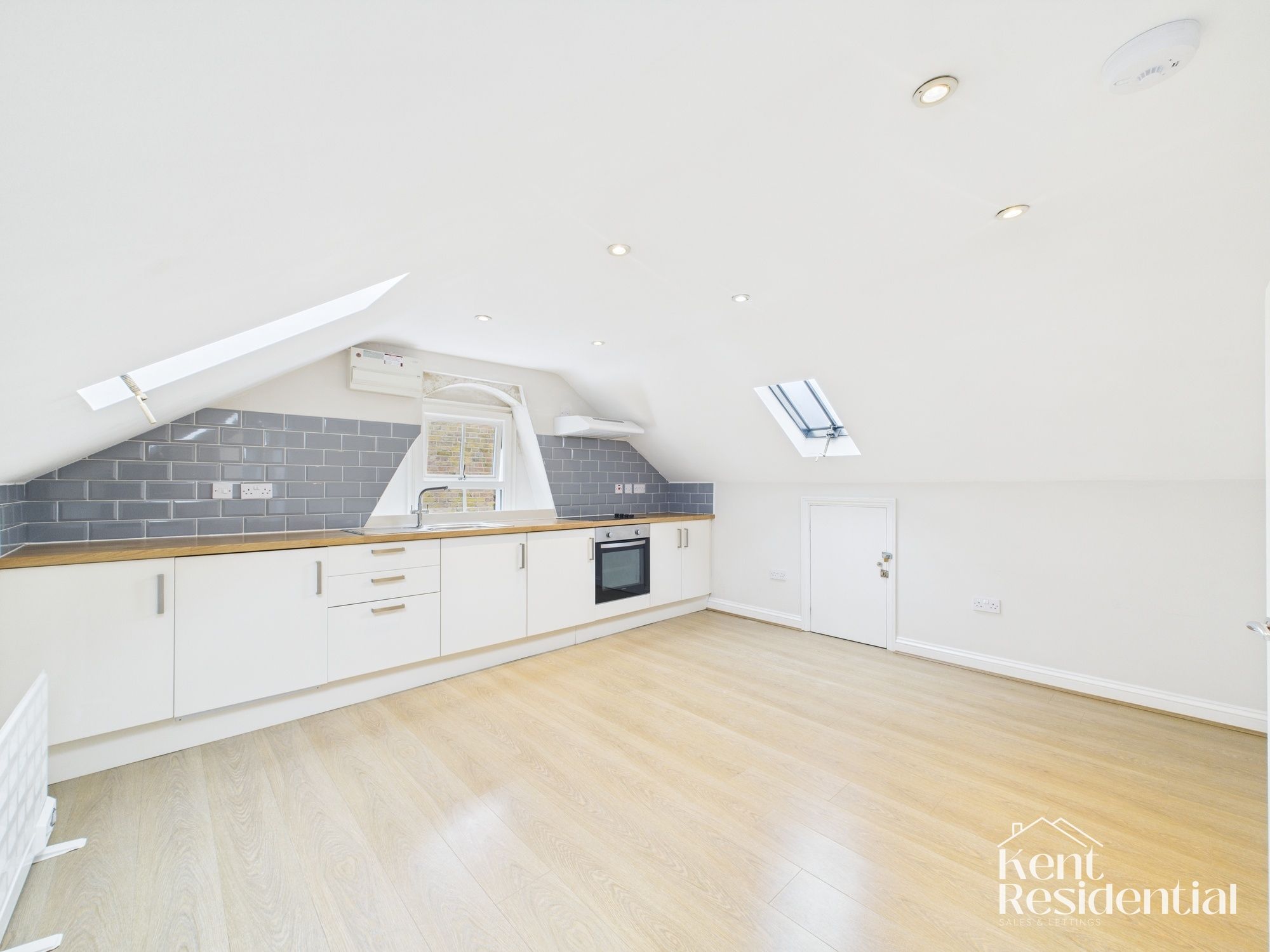Flat Ashford Road in Maidstone