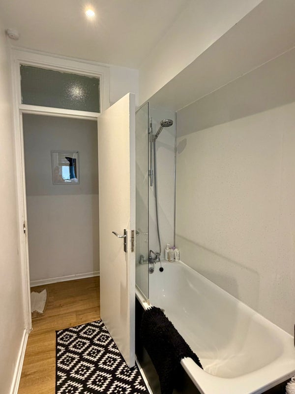 Room Homerton Road in Greater London