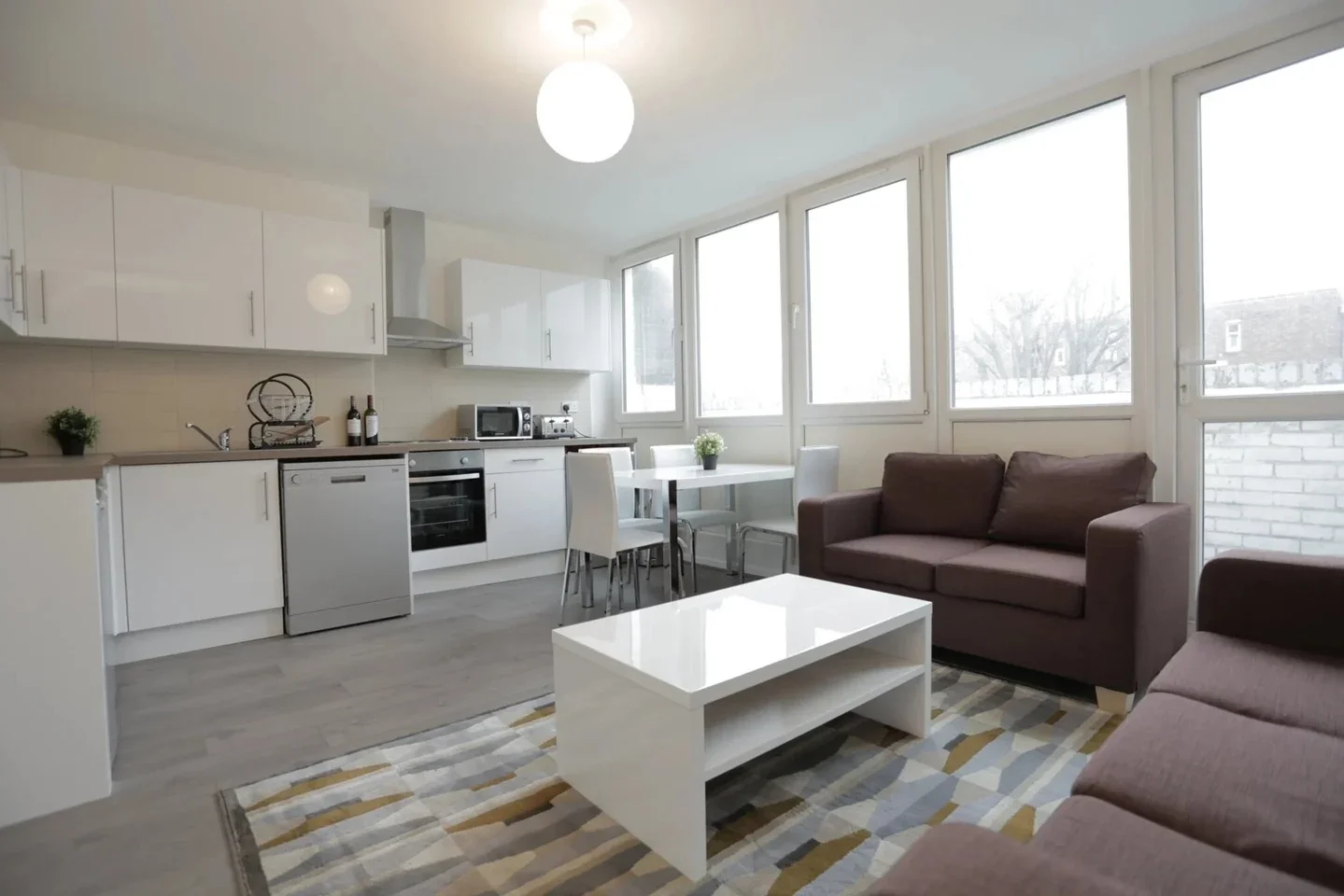 Room Pitsea Street in Greater London