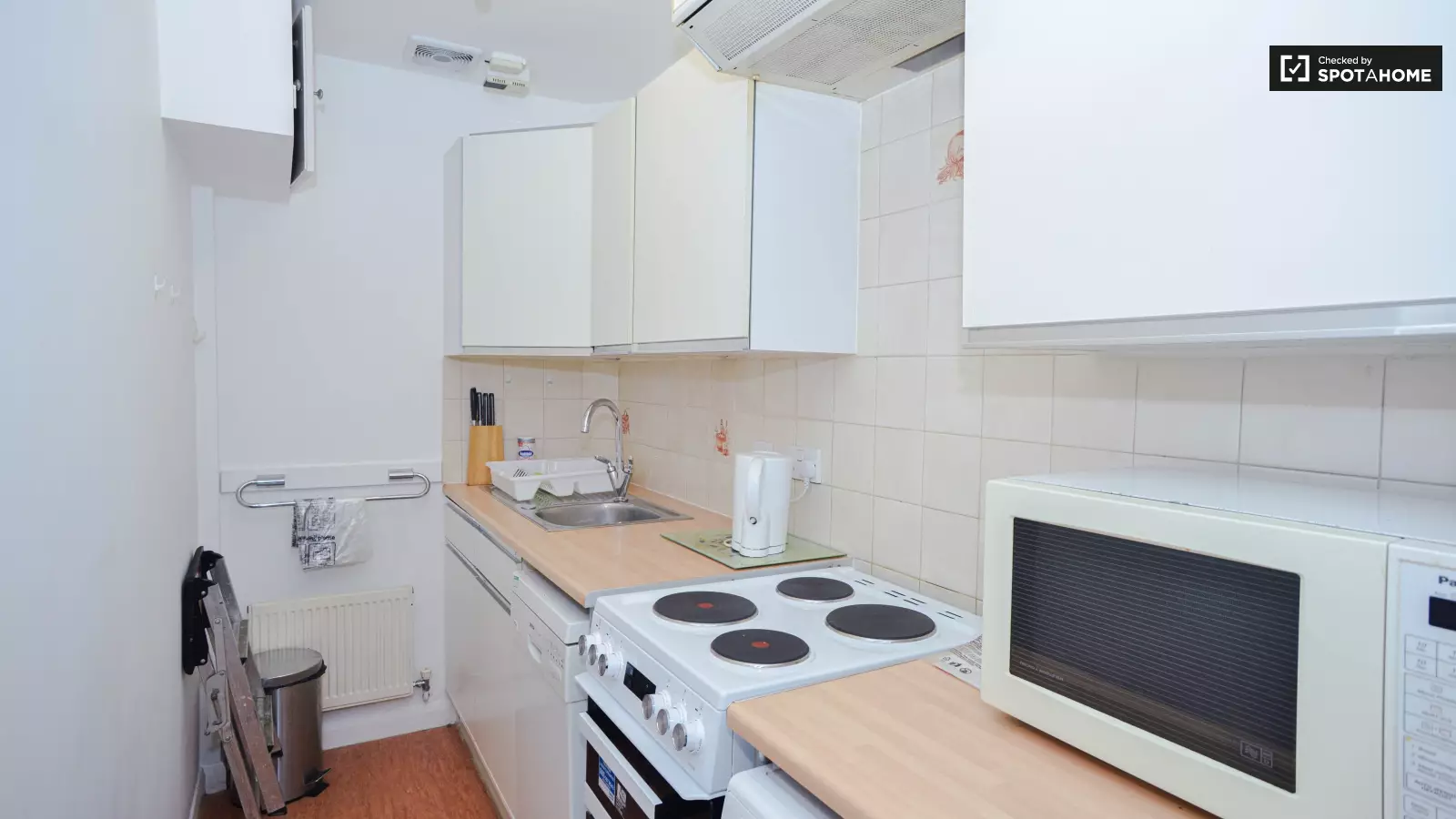 Flat Queensdale Place in Greater London