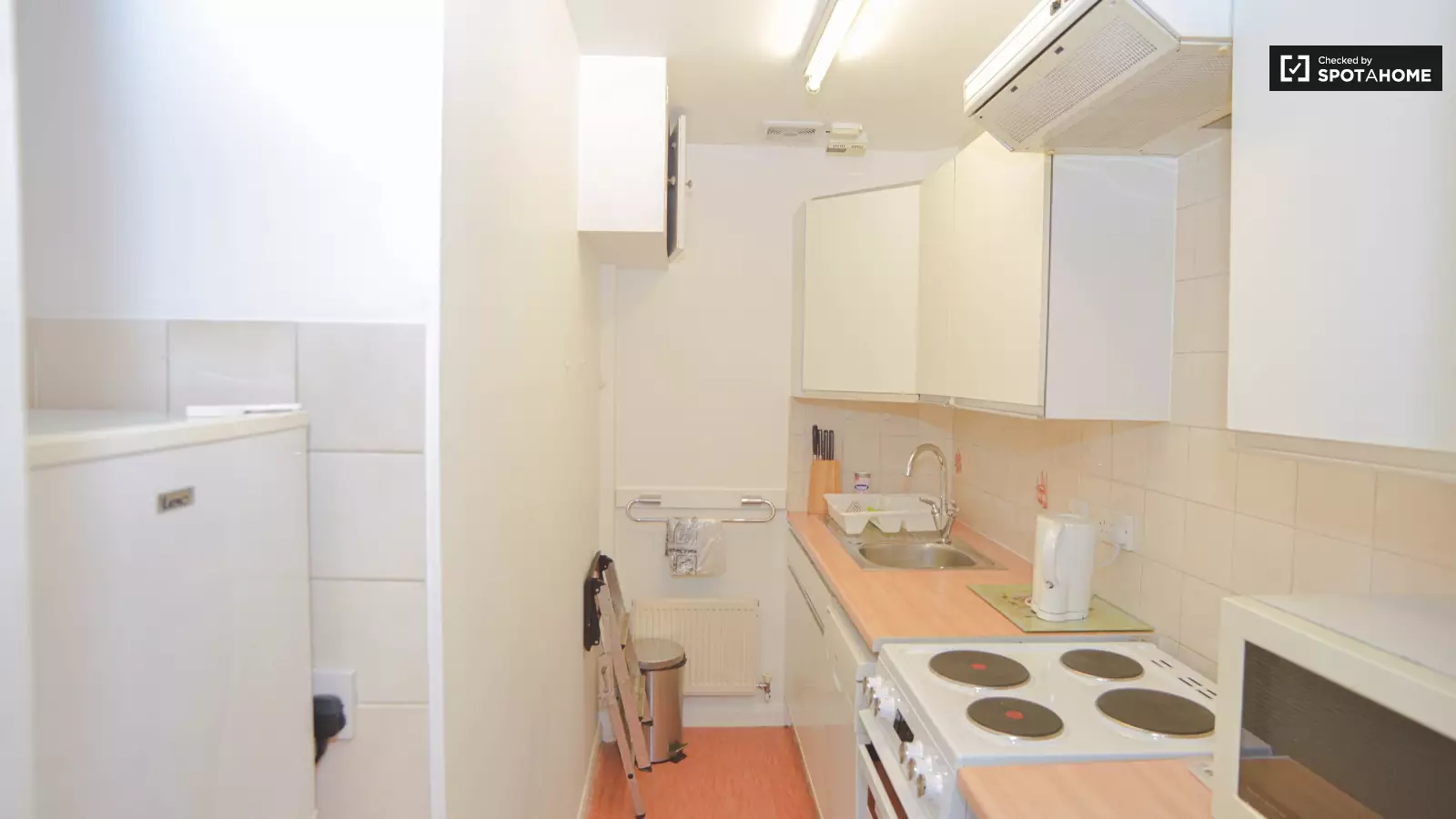 Flat Queensdale Place in Greater London