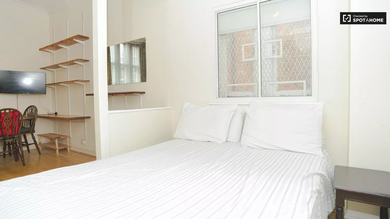 Flat Queensdale Place in Greater London