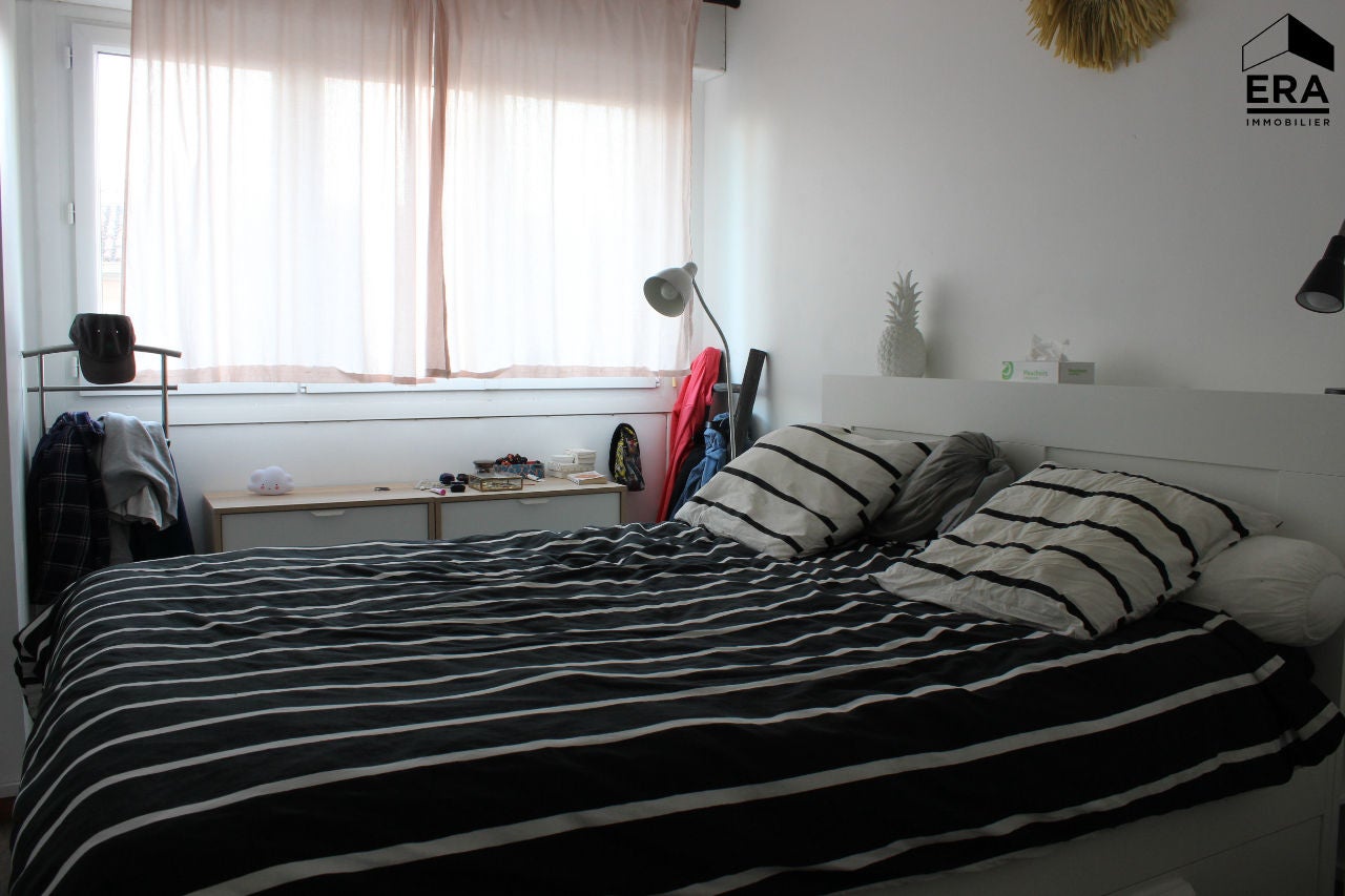 Flat Rue Virgile Marron in Marseille