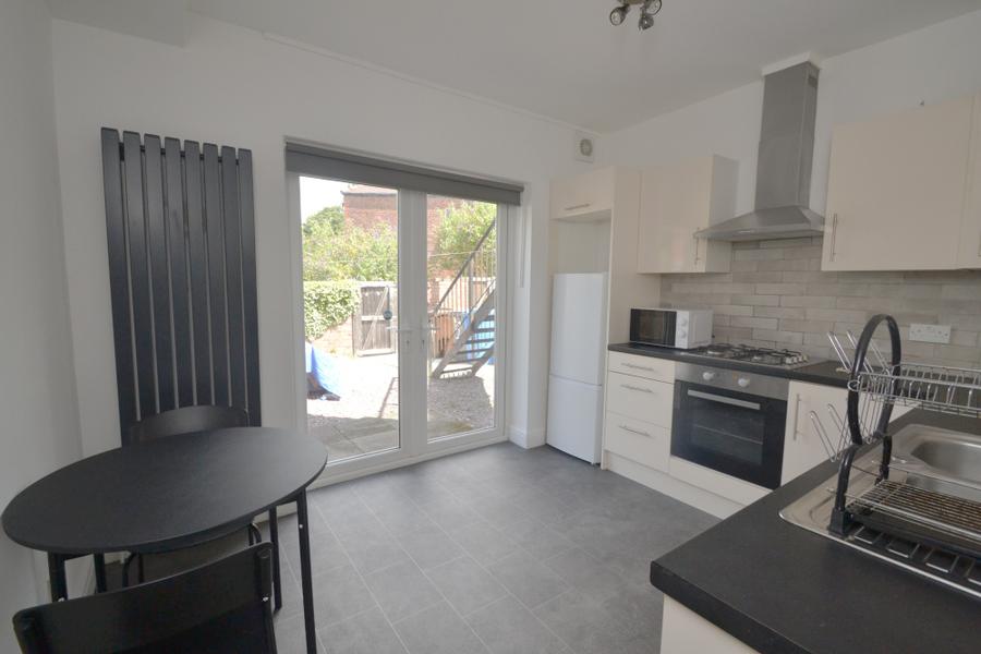 Flat Kingswood Road in Manchester