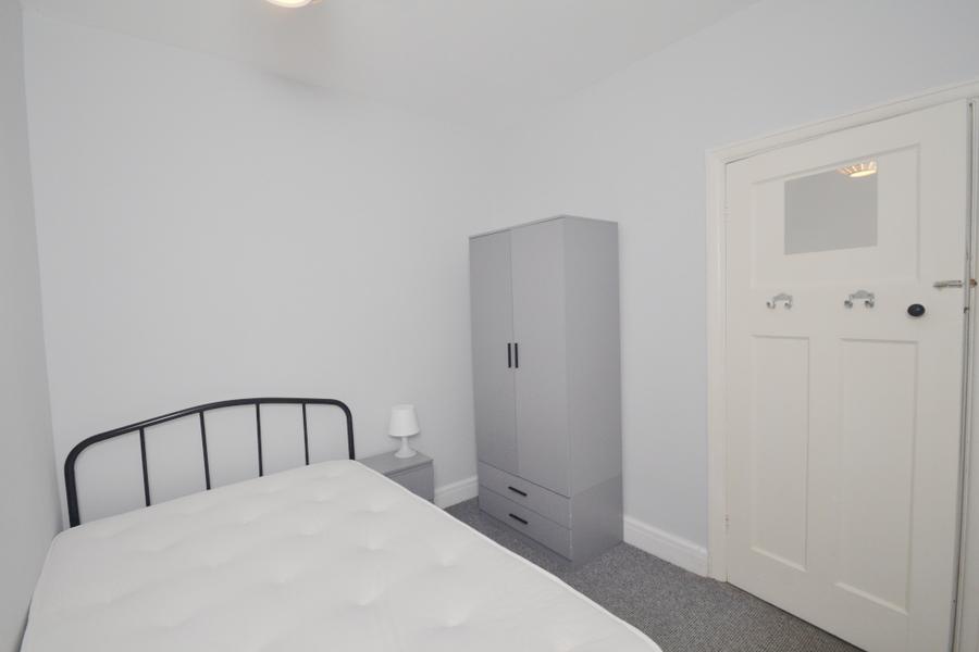 Flat Kingswood Road in Manchester