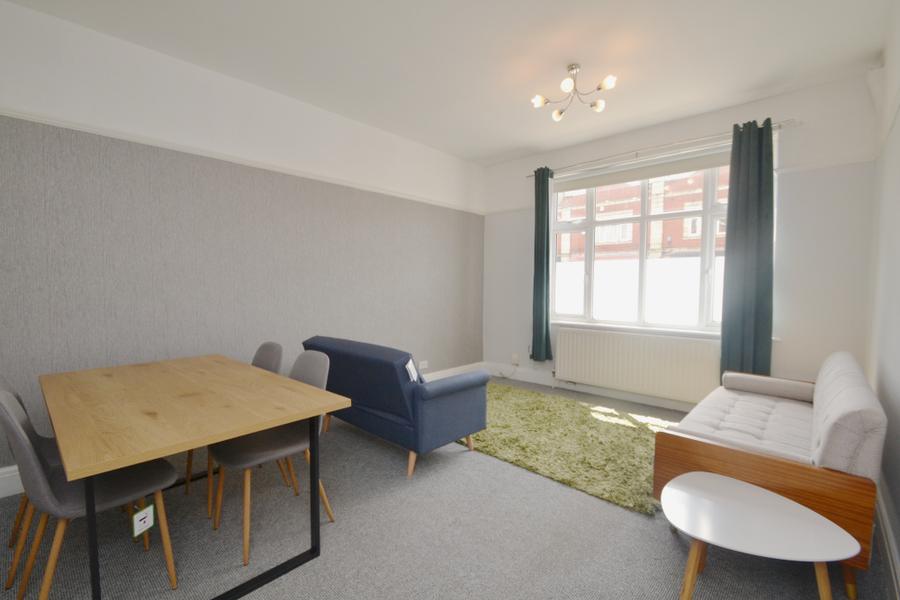 Flat Kingswood Road in Manchester