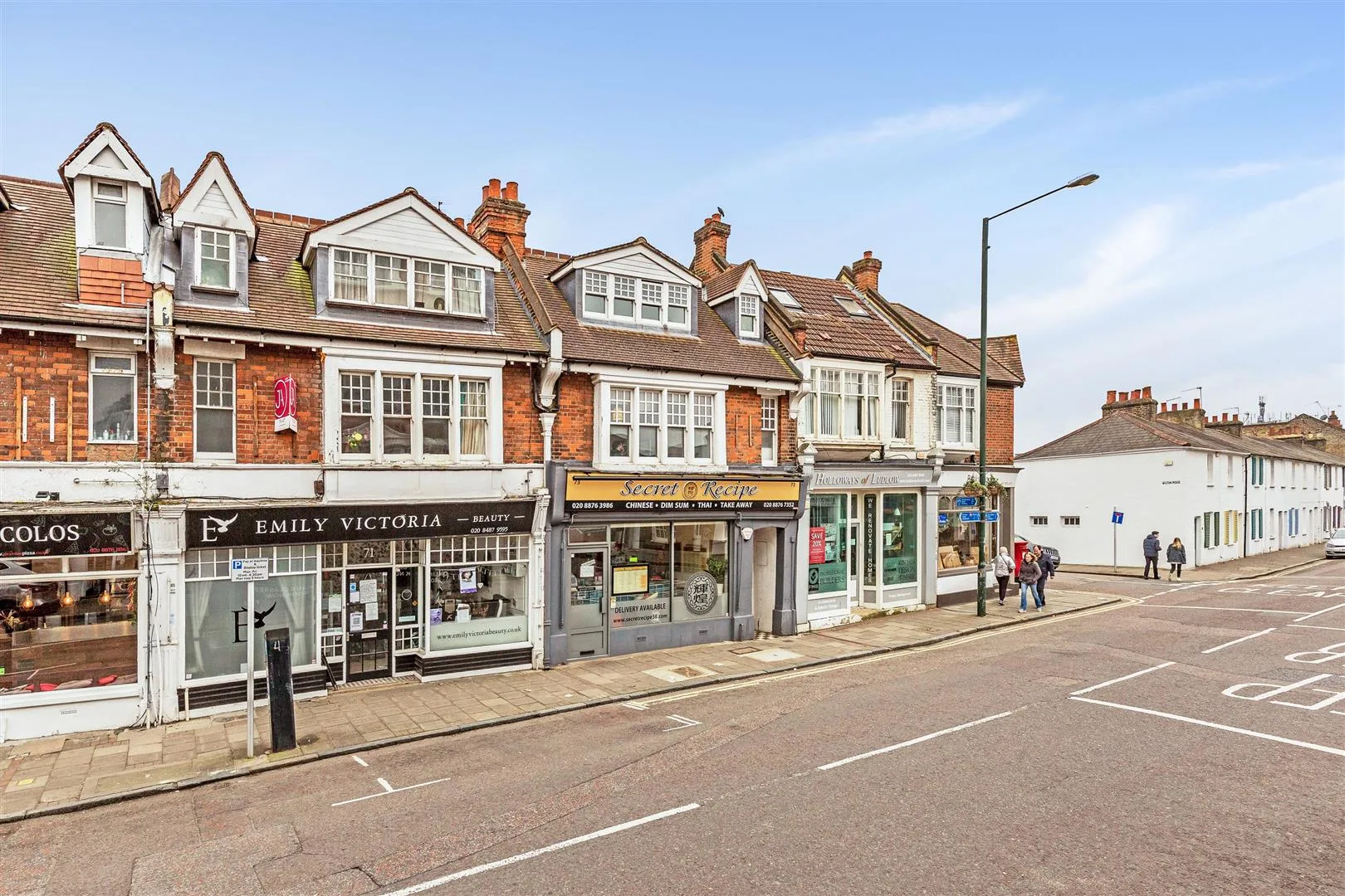 Flat Sheen Lane in Greater London