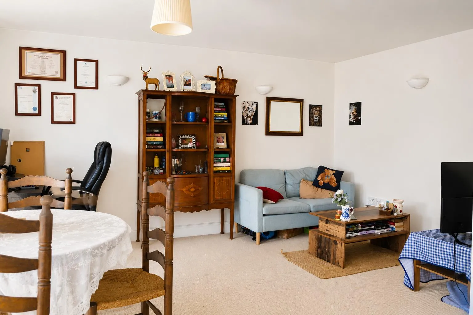 Flat Sheen Lane in Greater London