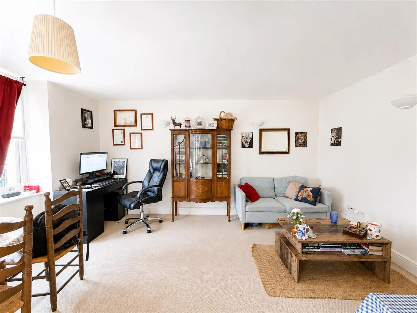 Flat Sheen Lane in Greater London