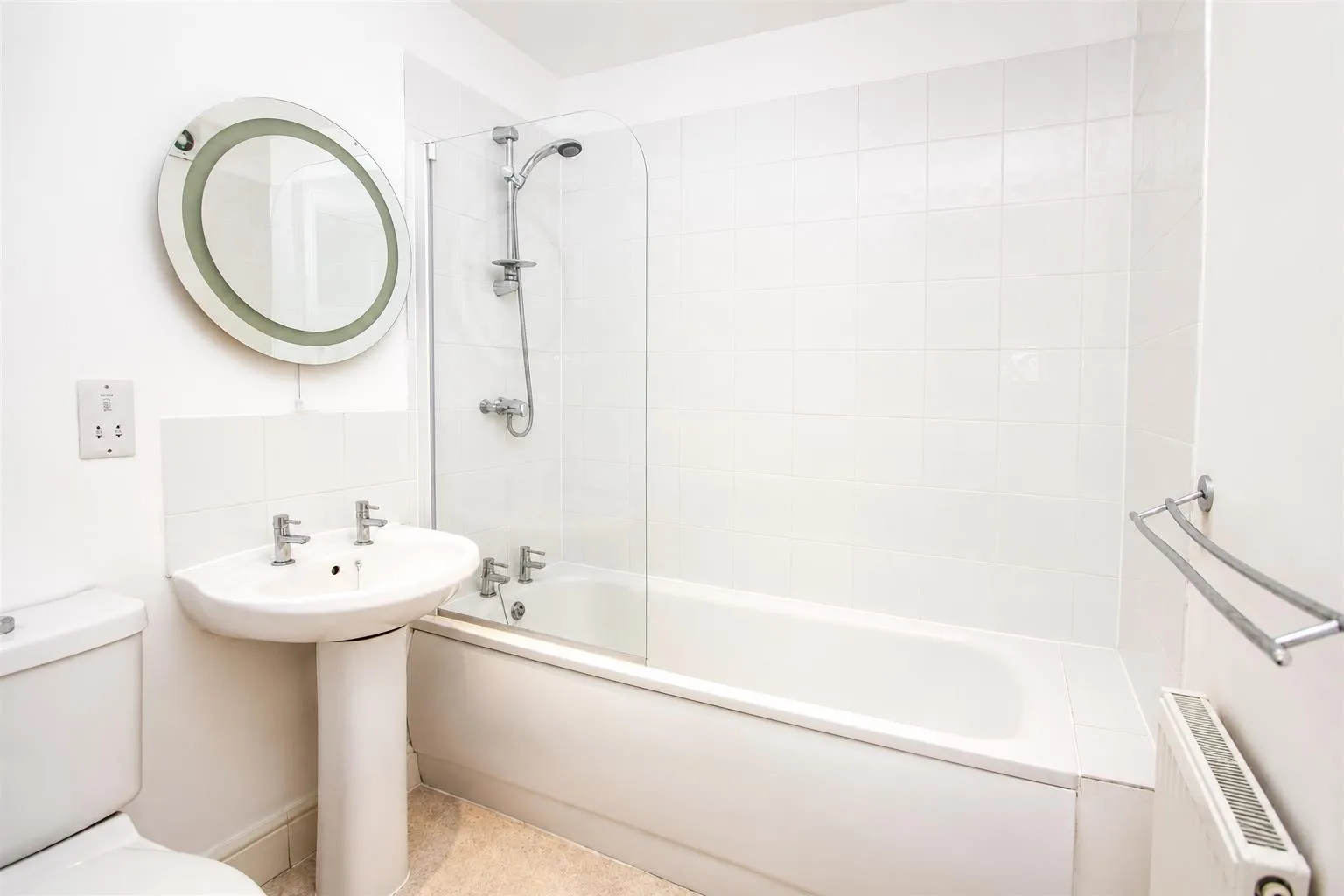 Flat Sheen Lane in Greater London
