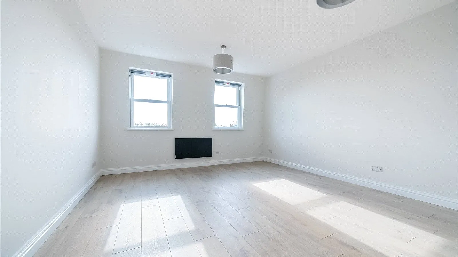 Flat Gladbeck Way in Greater London