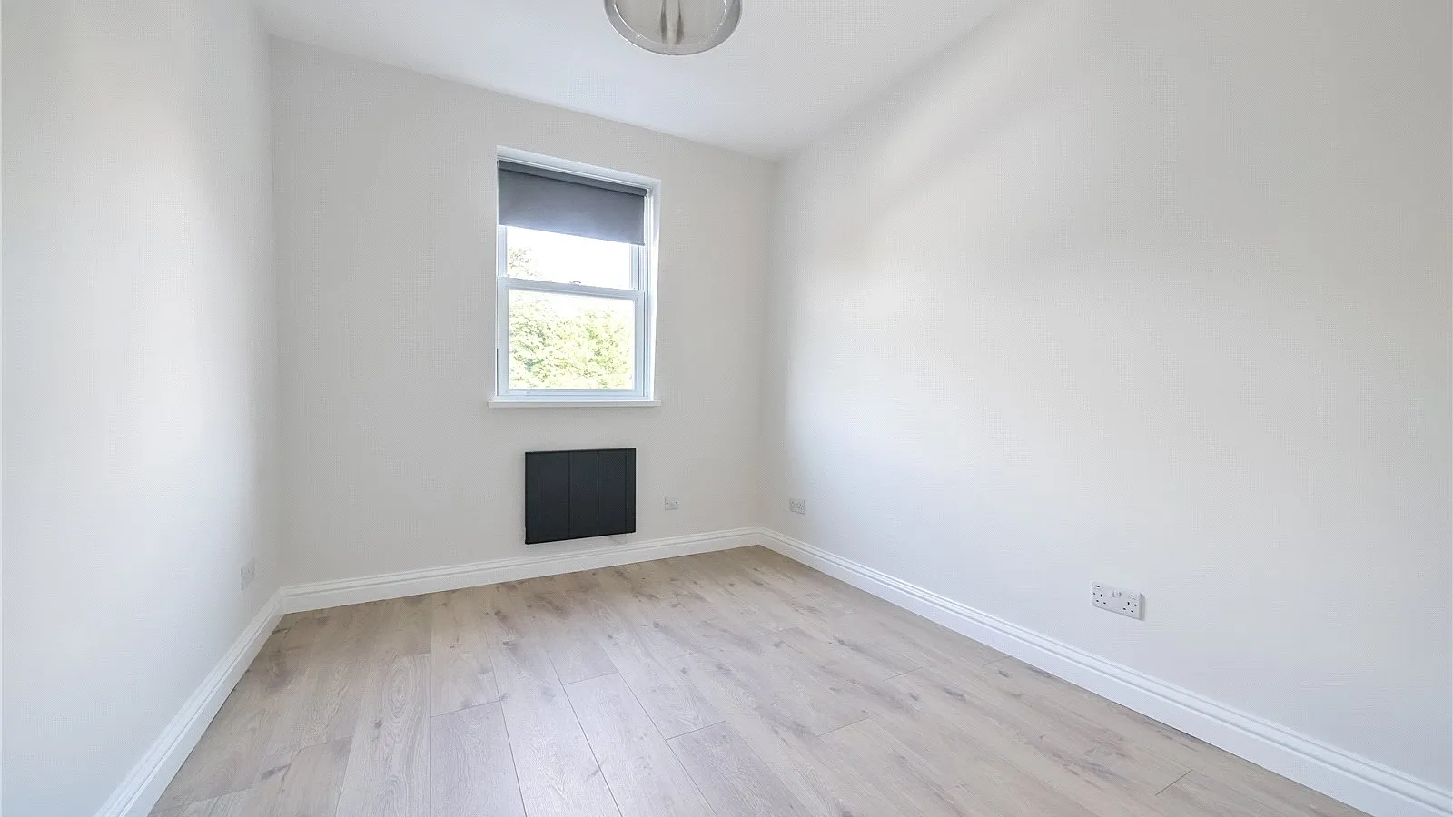 Flat Gladbeck Way in Greater London