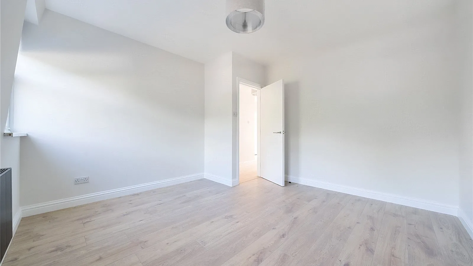 Flat Gladbeck Way in Greater London