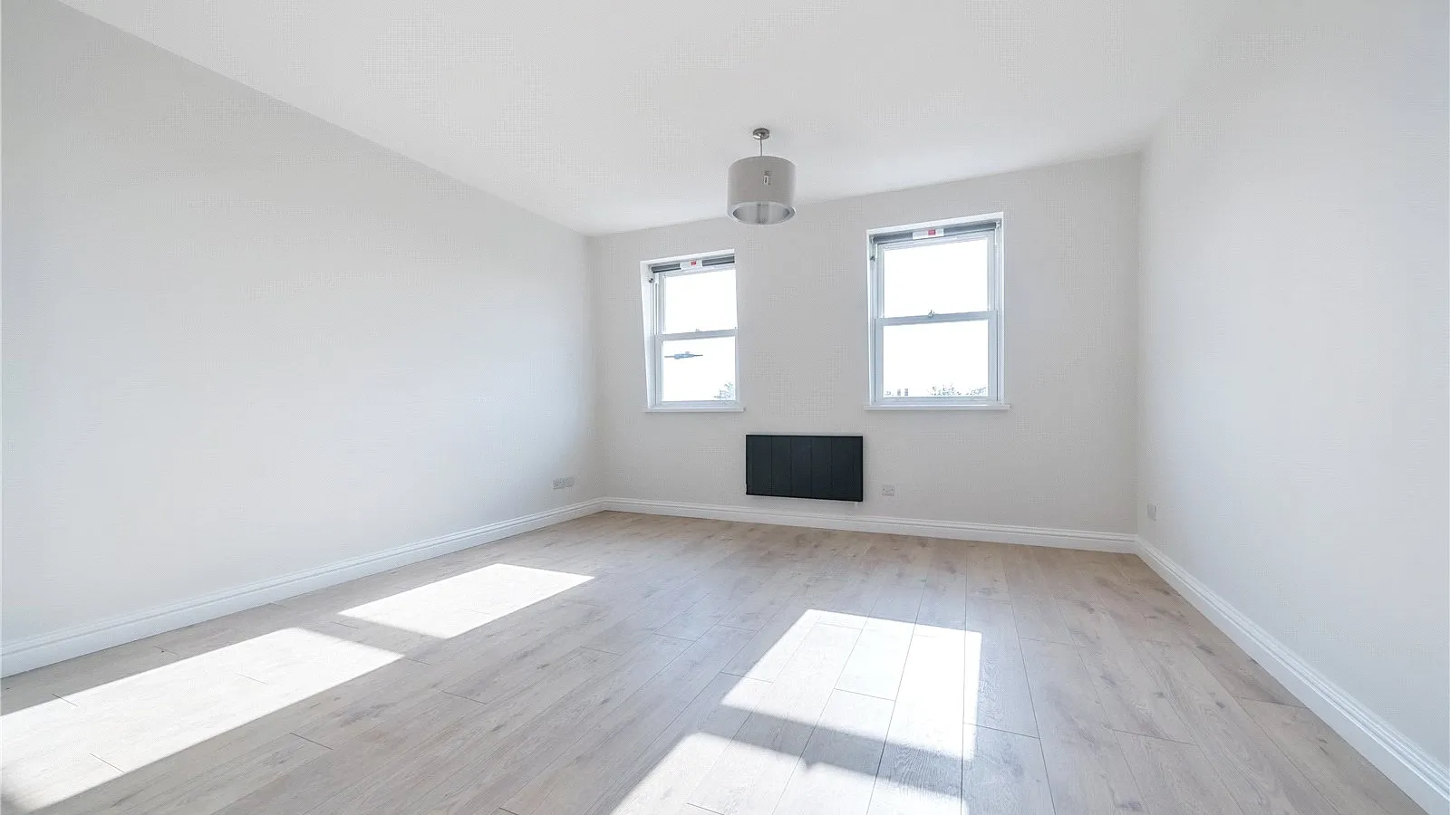 Flat Gladbeck Way in Greater London