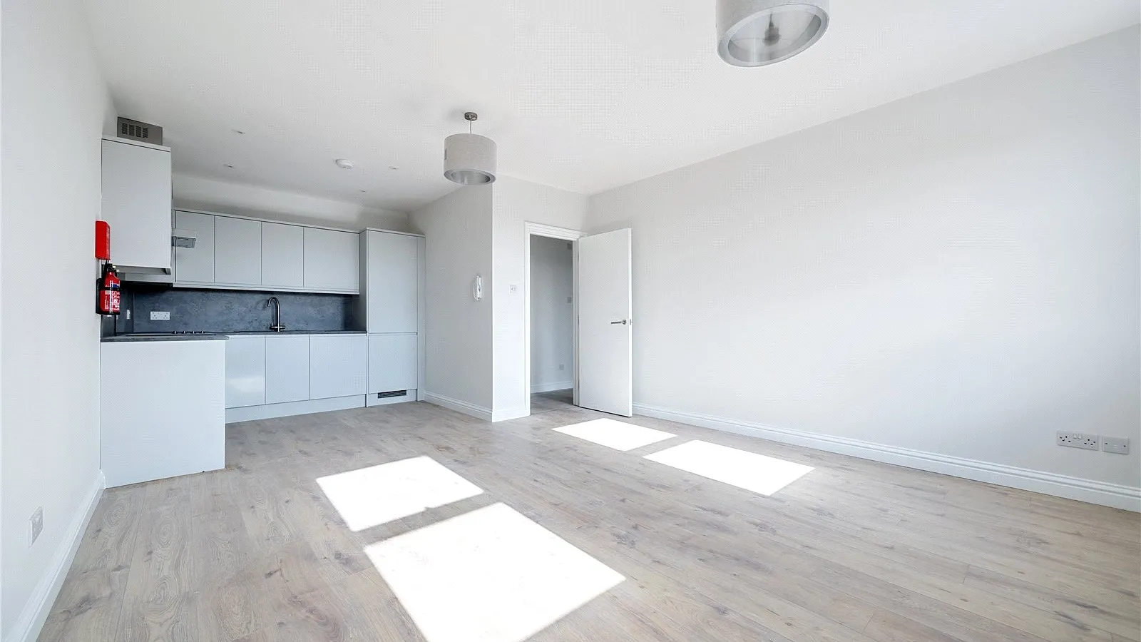 Flat Gladbeck Way in Greater London