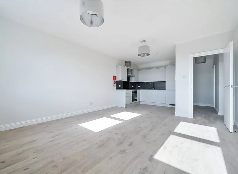 Flat Gladbeck Way in Greater London