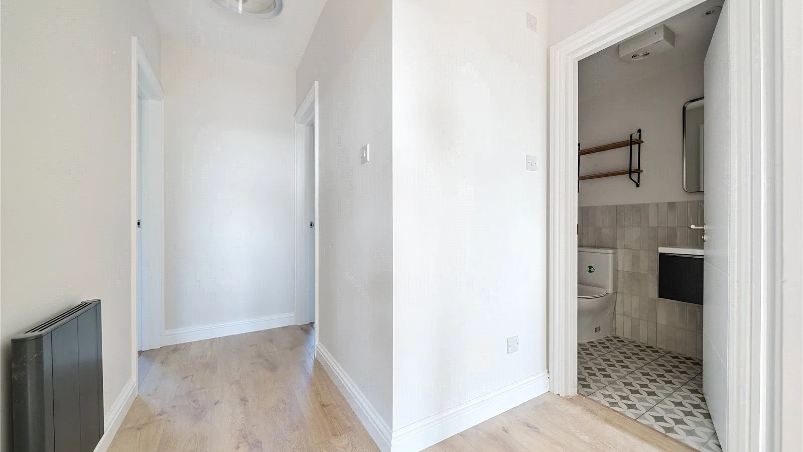 Flat Gladbeck Way in Greater London