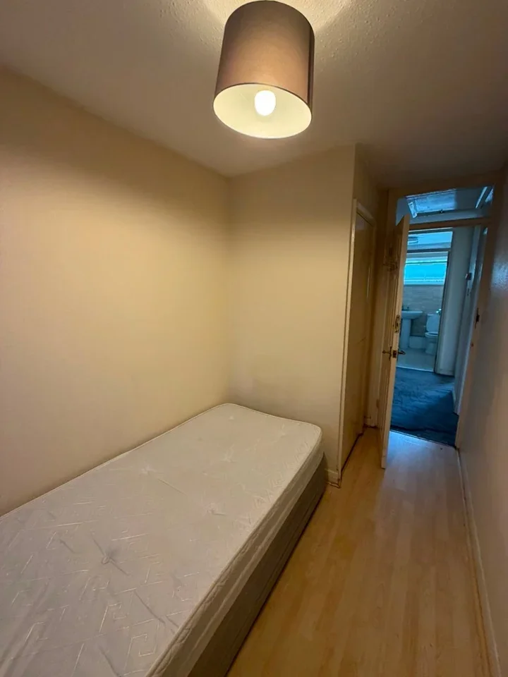 House Channel Close in Greater London
