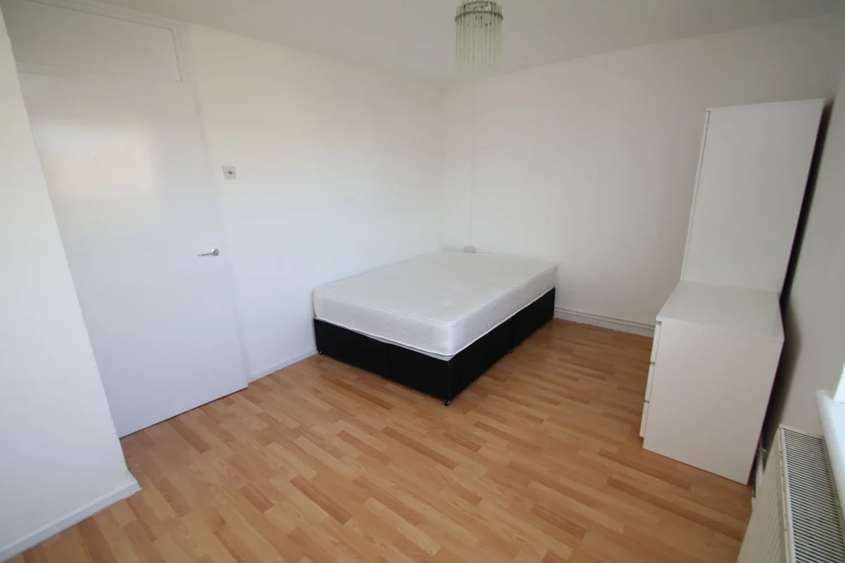 Flat Teviot Street in Greater London