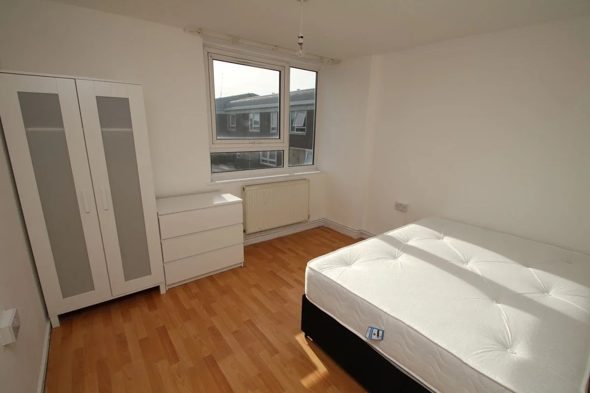 Flat Teviot Street in Greater London