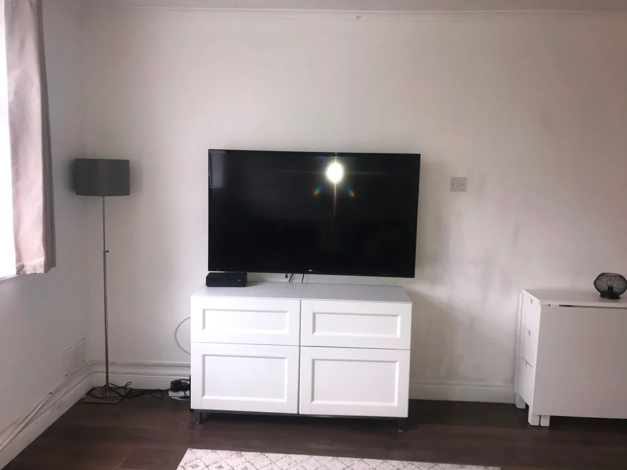 Flat Pitshanger Lane in Greater London