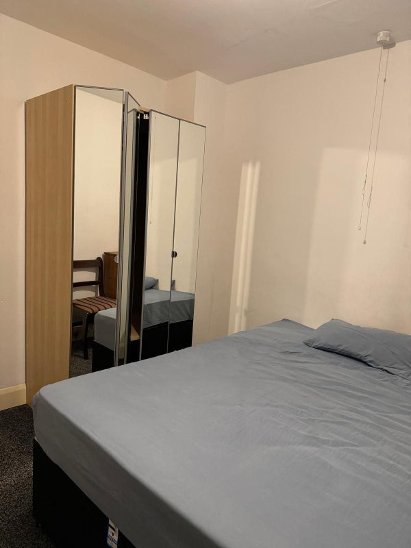 Room Eatesbrook Road in Birmingham