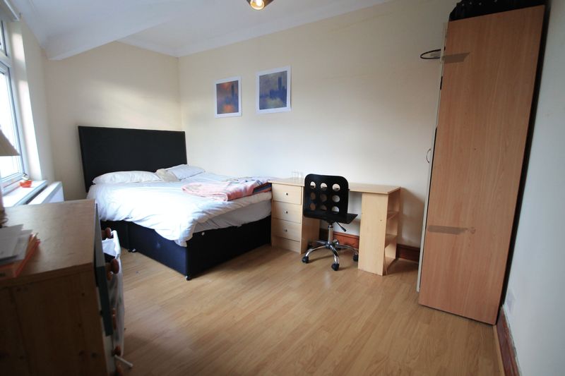 Flat Gordon Road in Cardiff