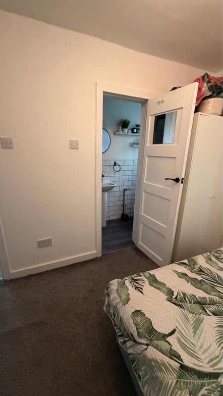 Room Leigh Road in Salford