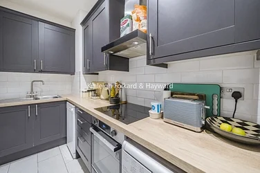 Flat Stuart Avenue in Greater London