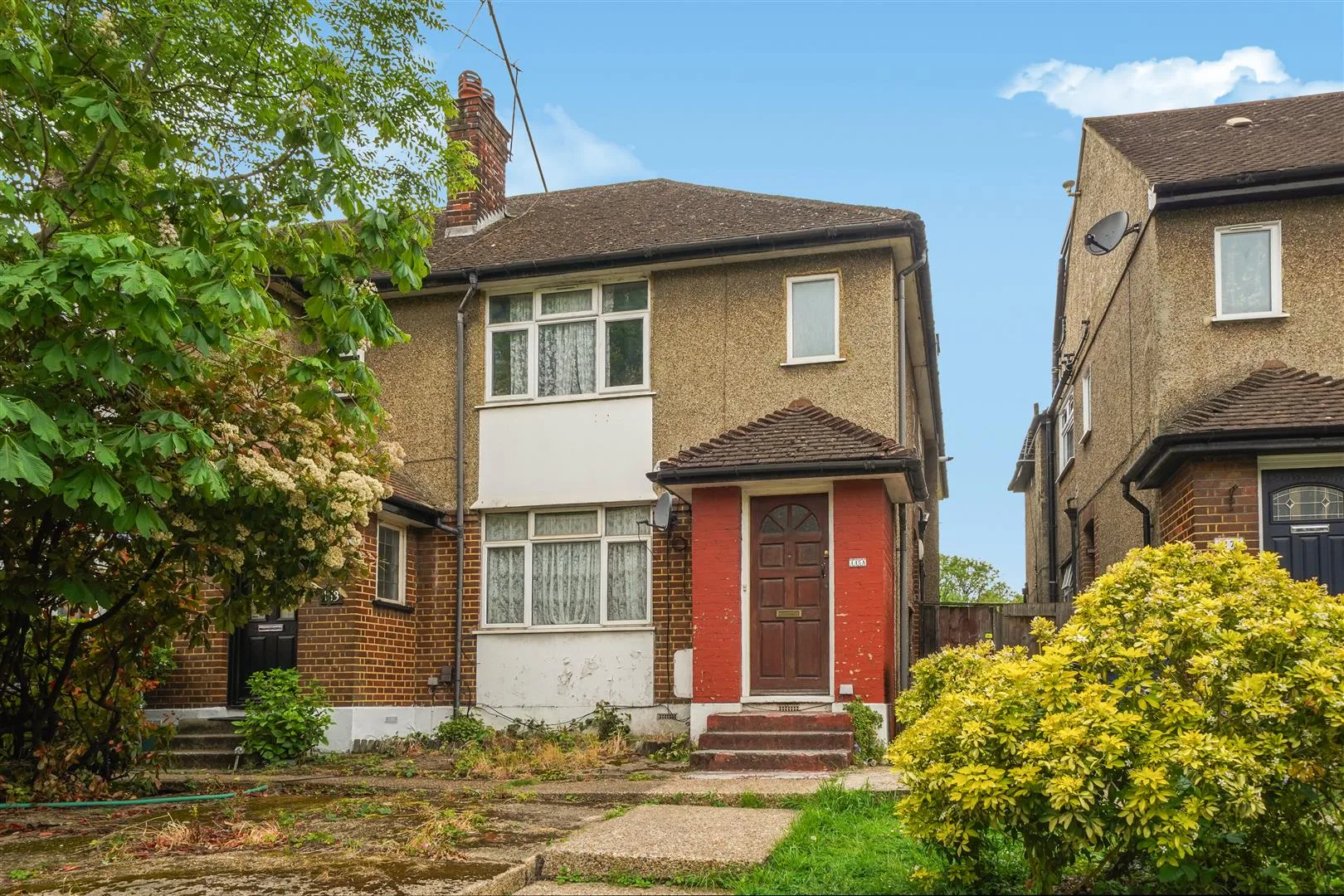 Flat Oldfield Lane North in Greater London