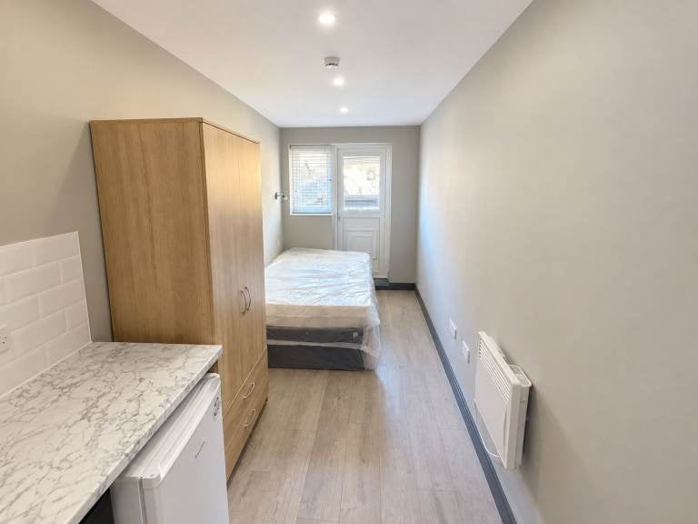 Flat Bledlow Close in Greater London