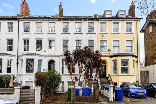 Flat Peckham Rye in London Borough of Southwark