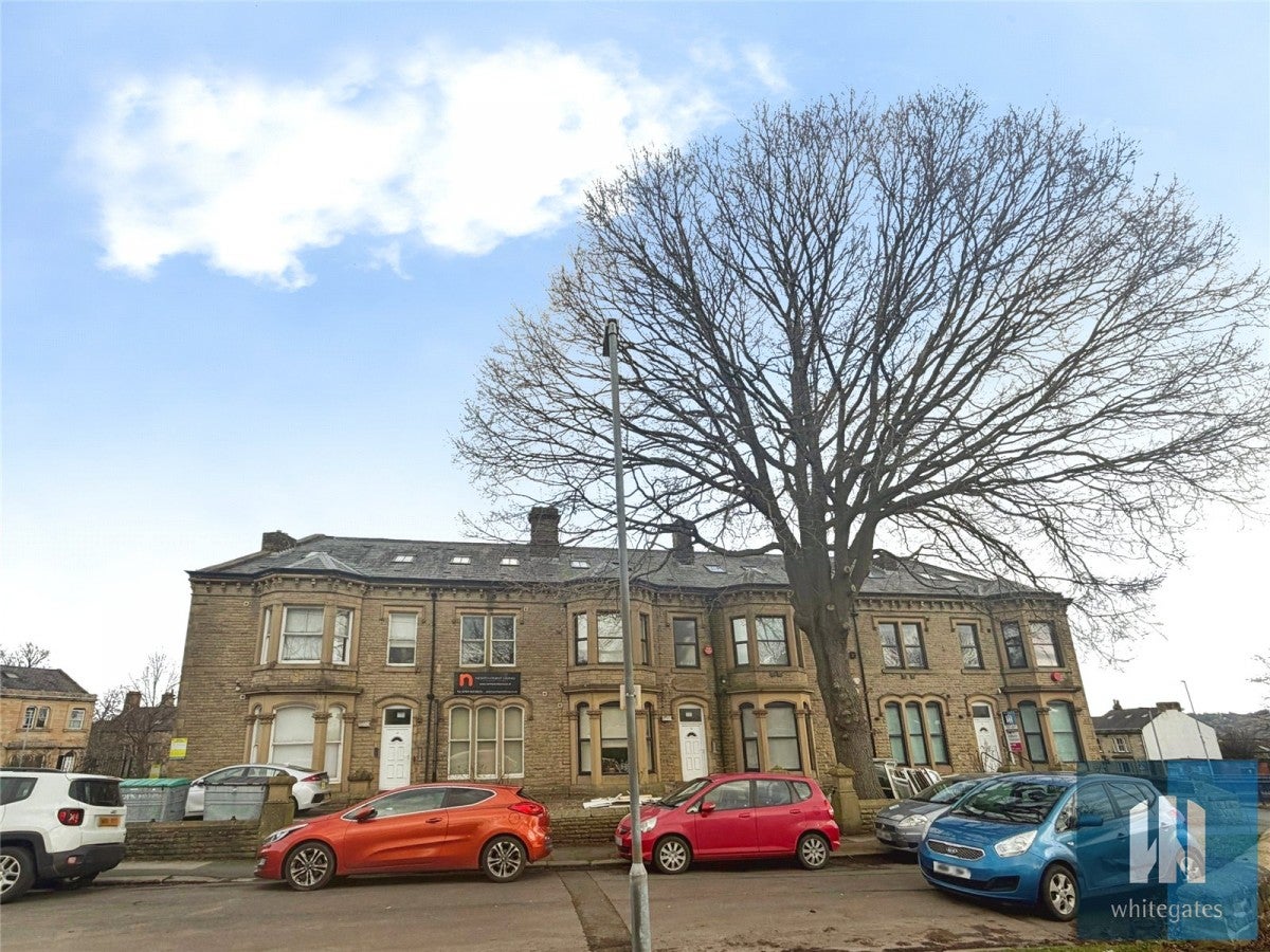 Flat Elmwood Close in Kirklees