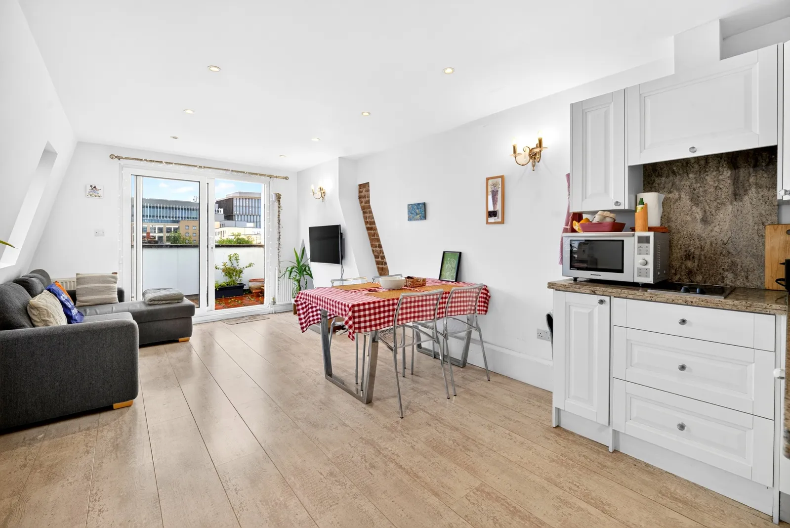 Flat College Place in Greater London