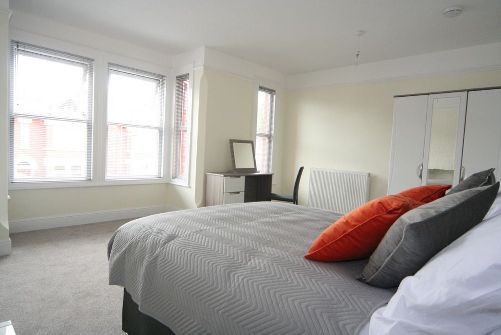 Room Central Road in Gloucester