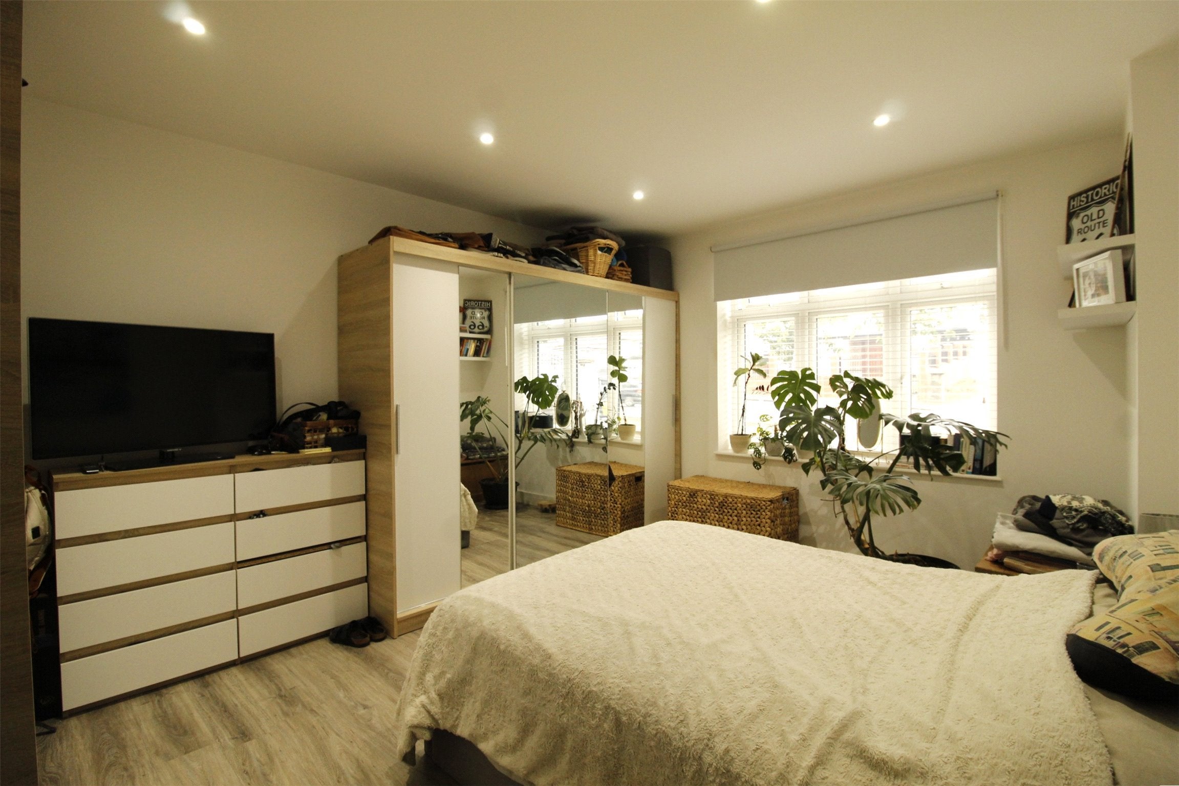 Flat Daisy Close in Greater London