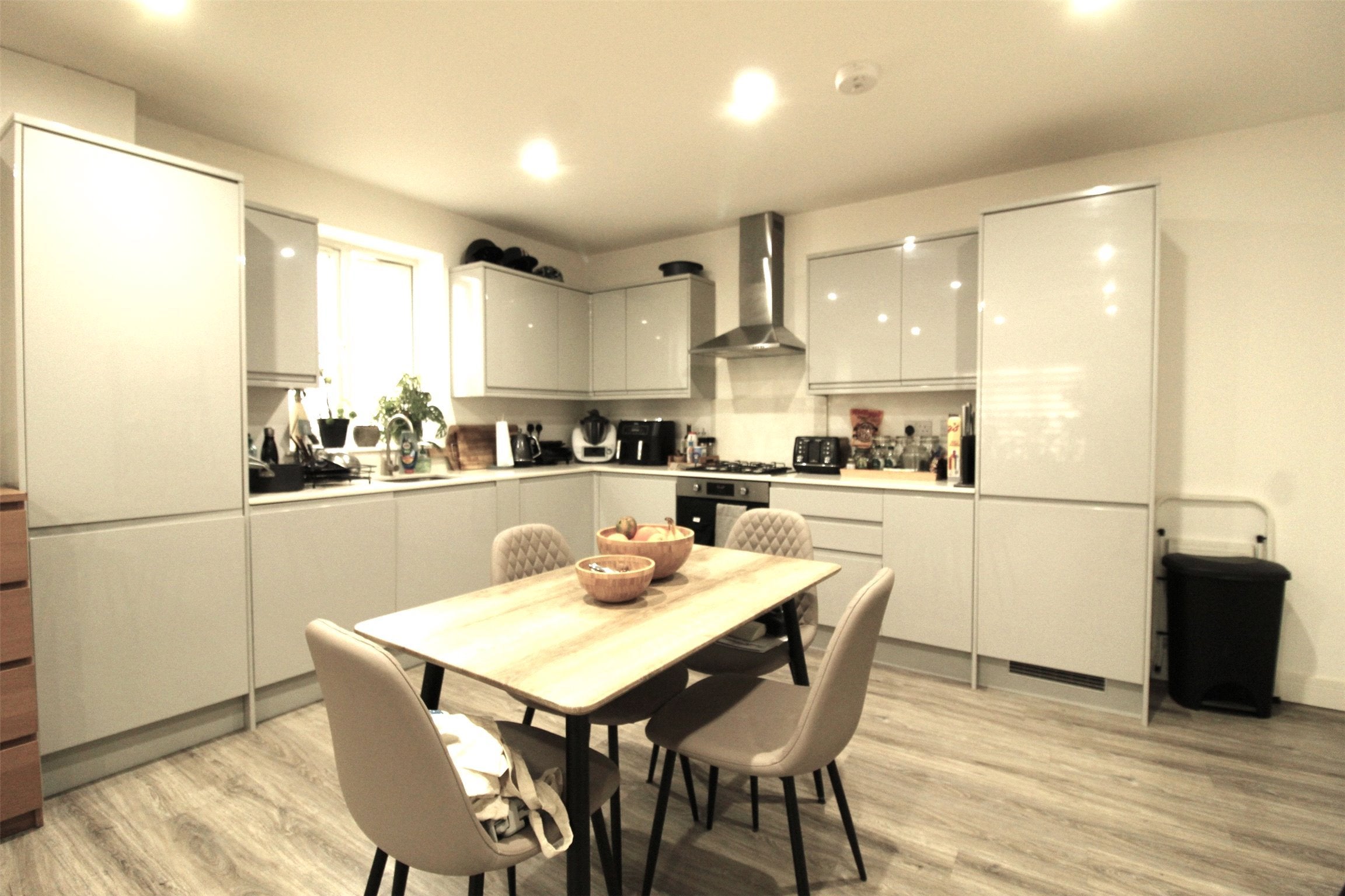 Flat Daisy Close in Greater London