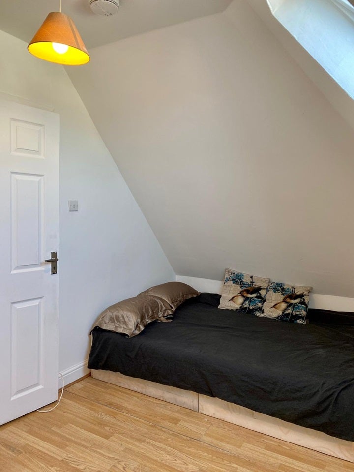 Flat Hindes Road in Greater London