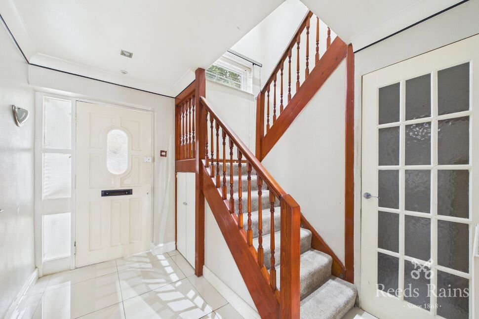 Flat Biscay Close in Manchester