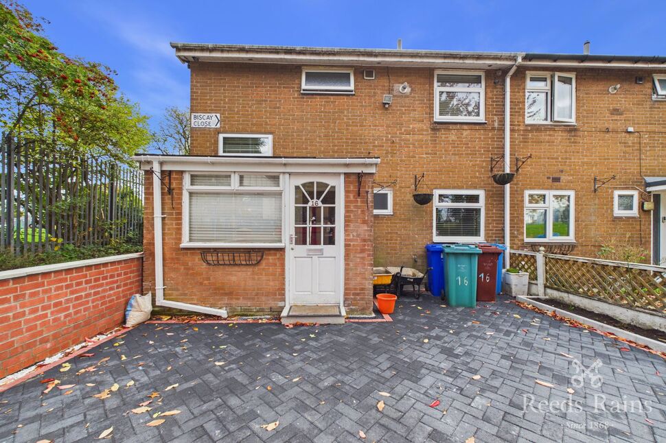 Flat Biscay Close in Manchester