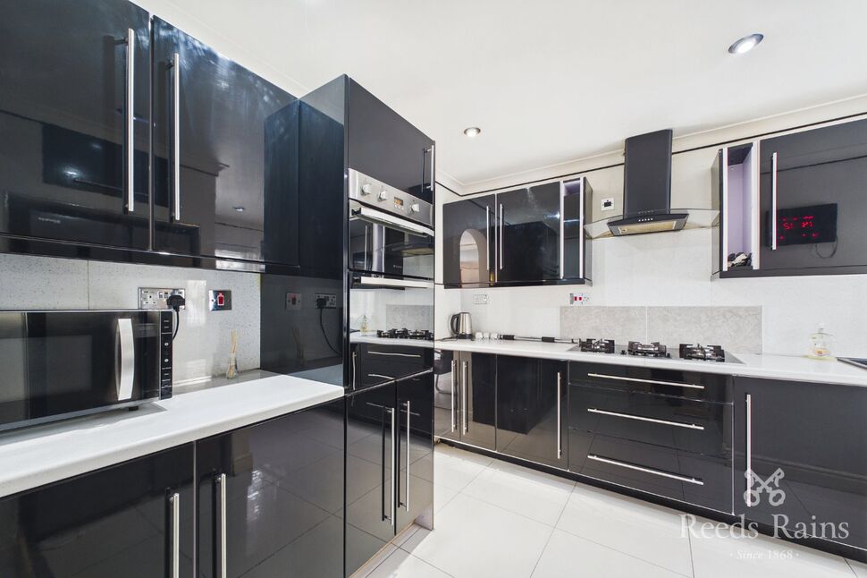 Flat Biscay Close in Manchester