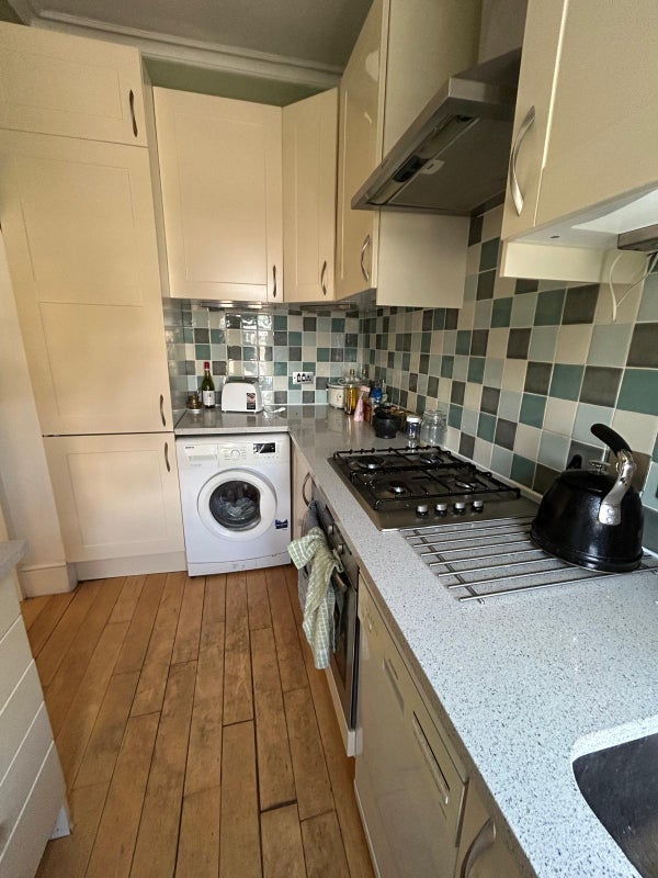 Room Granville Road in Greater London