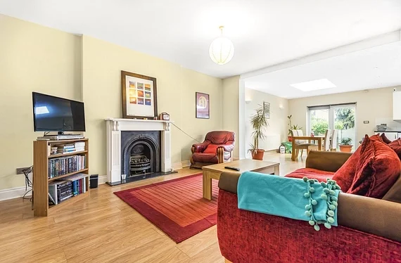 Flat Pendennis Road in Greater London