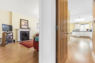 Flat Pendennis Road in Greater London