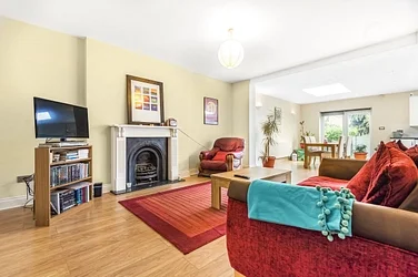 Flat Pendennis Road in Greater London