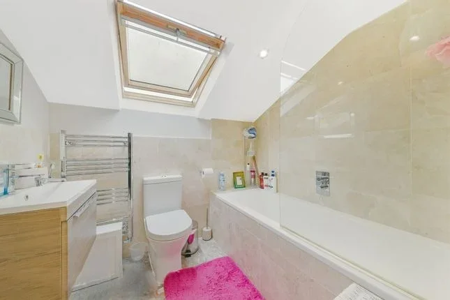 Room Southwood Close in Greater London