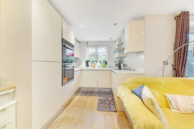 Room Southwood Close in Greater London